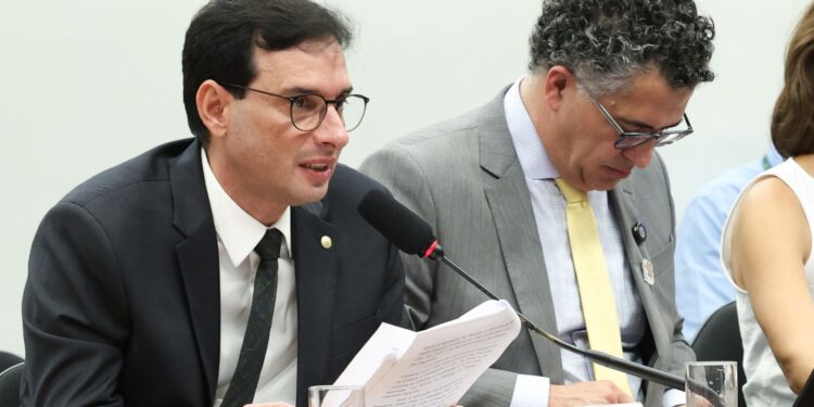 Fim da escala 6×1: relator propõe que um dia de folga seja no domingo