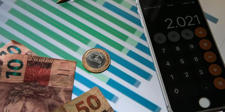 Contas públicas têm superávit primário de R$ 24,6 bilhões em abril