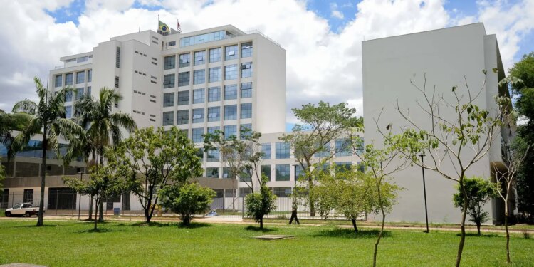 PM retira estudantes da reitoria da USP