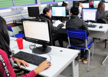 Brasil supera 100 mil escolas públicas com internet gratuita