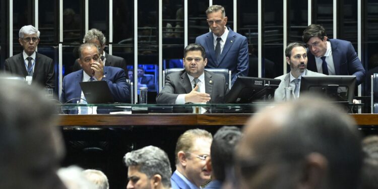 Dosimetria: Alcolumbre promulga lei que beneficia condenados pelo 8/1