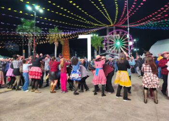 Quadrilha, comidas típicas e parque de diversões: Festa Junina de Votorantim tem noite de abertura com apresentação especial e público diversificado