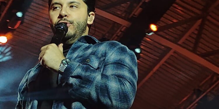 Com clássicos e hits, Murilo Huff empolga e encanta público na 1ª noite da Festa Junina de Votorantim